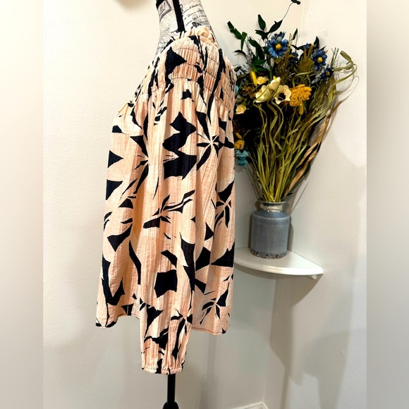 H&M Black & Pink Relaxed Smocked 3/4 Sleeve Blouse size Medium - Picture 4 of 7